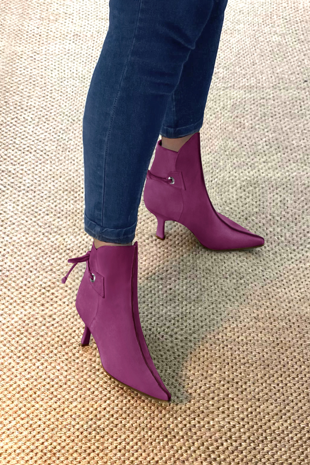 Mulberry purple women's ankle boots with laces at the back. Pointed toe. High slim heel. Top view - Florence KOOIJMAN